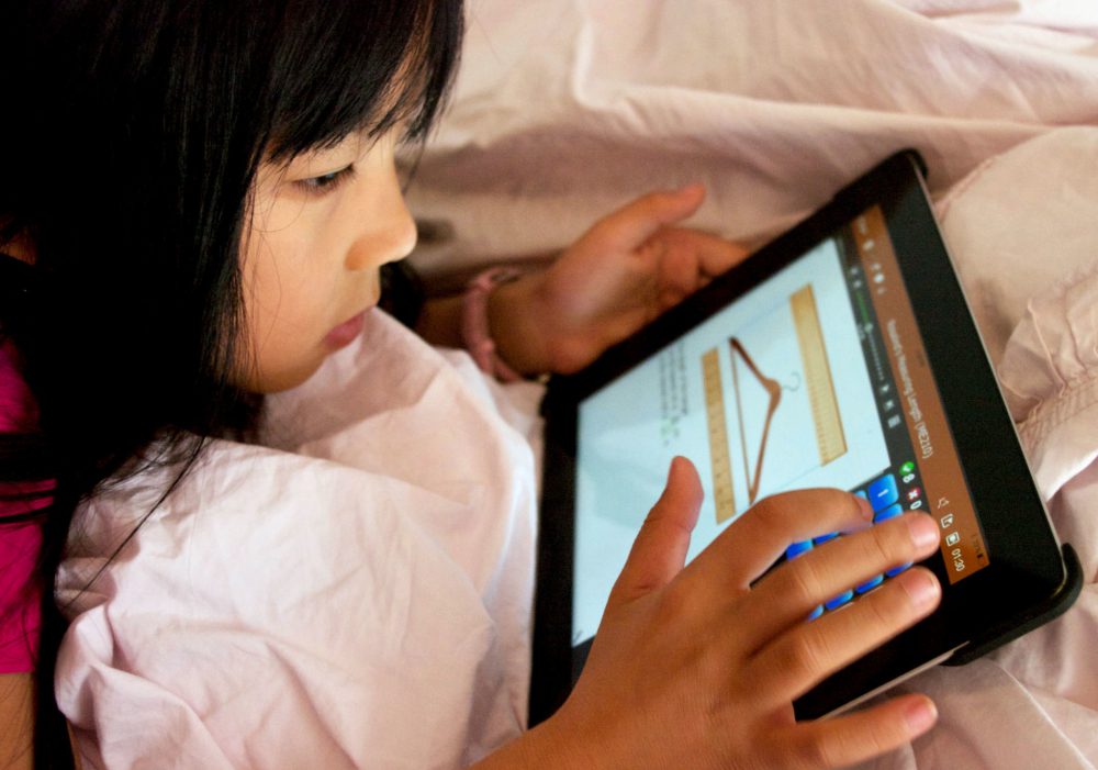 Rosalind Chang, 8, using the Tabtor math tutoring app on an iPad.CreditCreditKenneth Chang